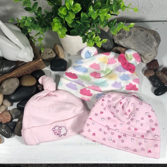 Newborn Infant Hats Bundles Baby Place Set of 3 Beanie Style Baby Hats NWOT - Picture 2 of 13